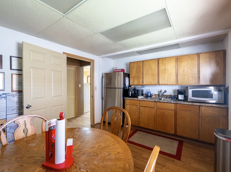 More Photos Of 1201 S Park Ave, Herrin Office For Sale