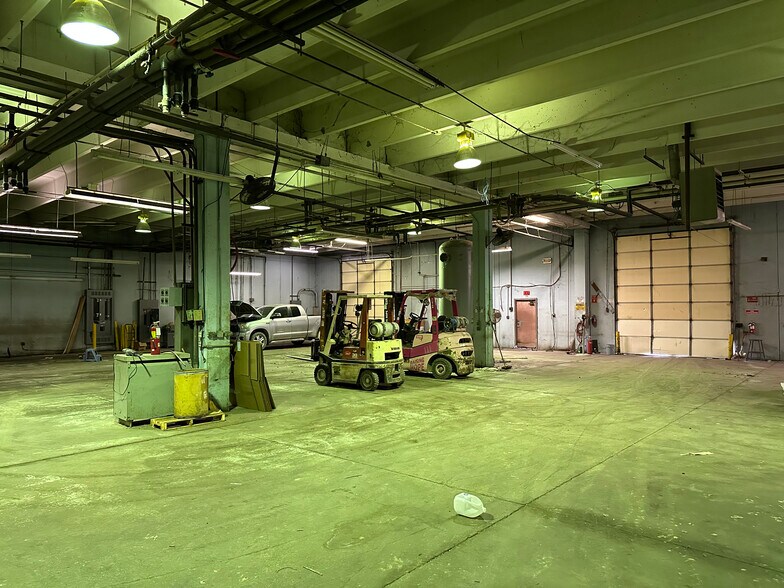 More Photos Of 126 S Griffith St, El Dorado Warehouse For Sale
