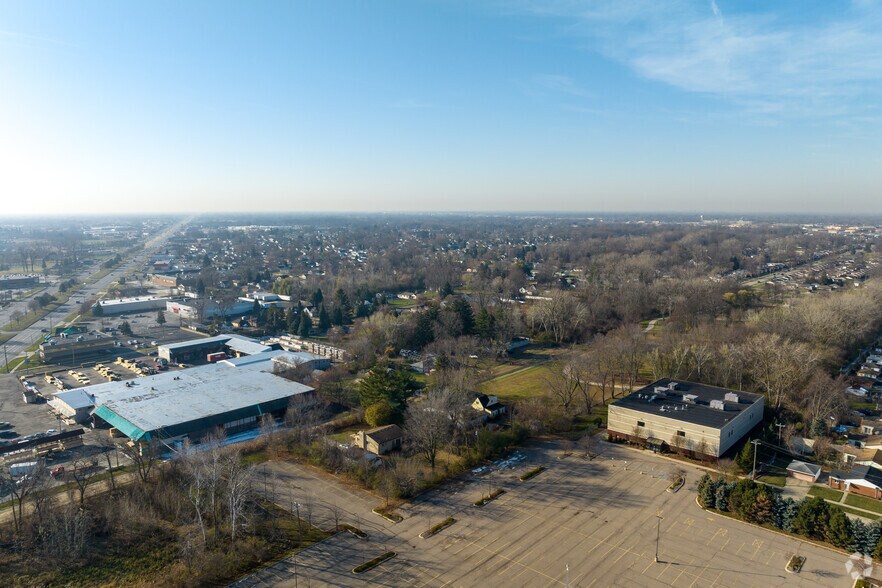 More Photos Of 34375 S Gratiot Ave, Clinton Township Office For Sale