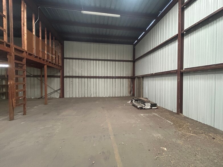 More Photos Of 1921 N Harrison Ave, Pocatello Flex For Sale