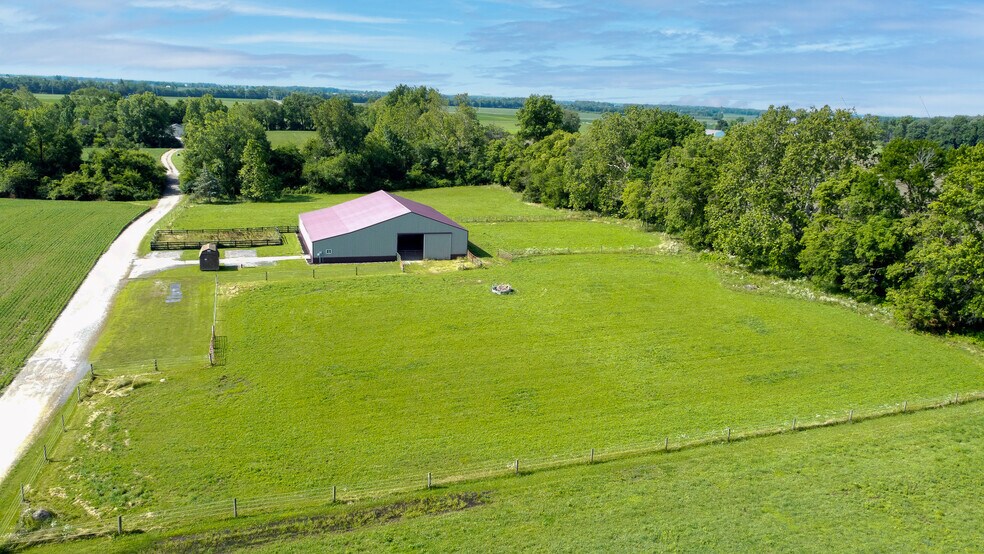 More Photos Of 9185 E County Road 700 N, Hope Specialty For Lease