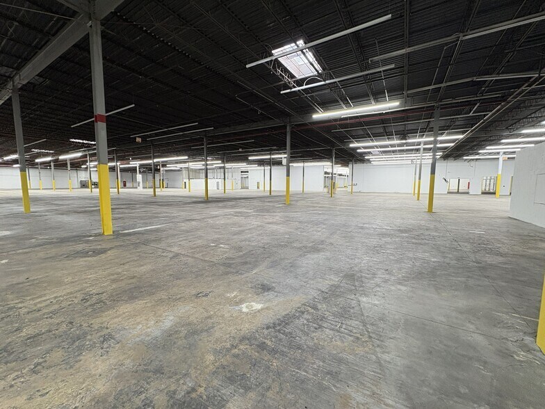 More Photos Of 45 Linden Ave E, Jersey City Warehouse For Lease