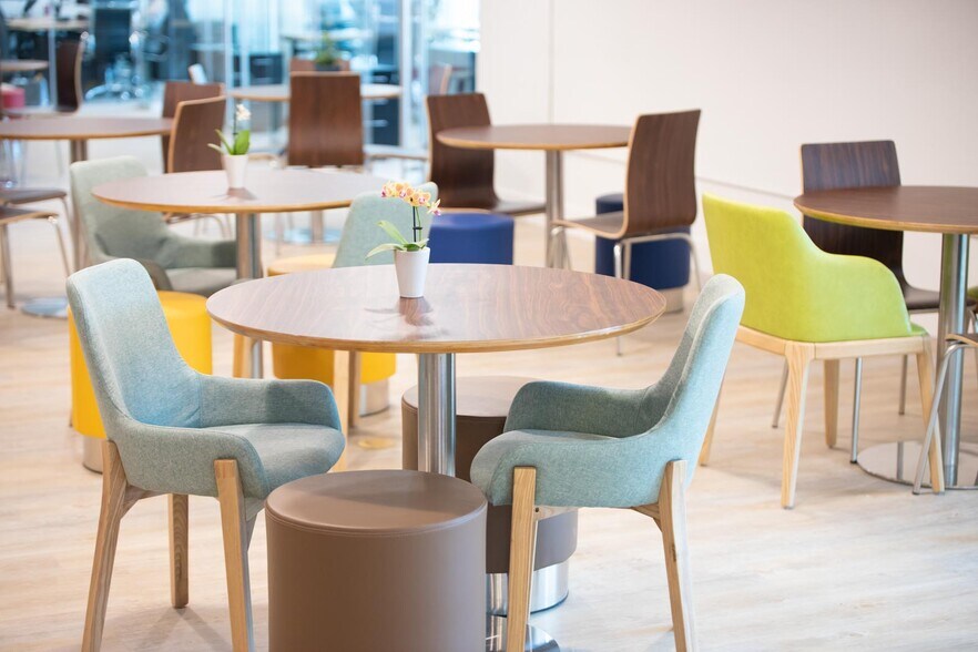 More Photos Of 146-152 Thirtieth St, Toronto Coworking Space