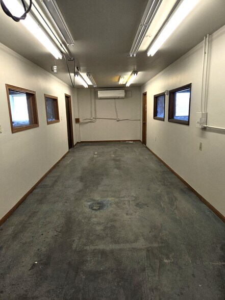 More Photos Of 211 IL-38, Rochelle Light Distribution For Sale