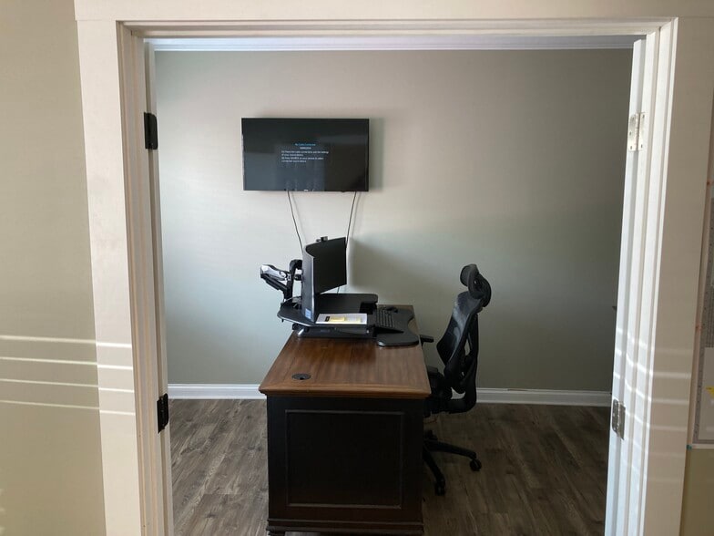 More Photos Of 1990 Louisville Rd, Bowling Green Office For Lease