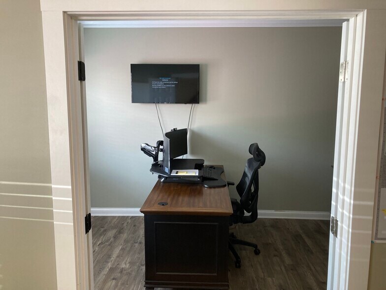 More Photos Of 1990 Louisville Rd, Bowling Green Office For Lease