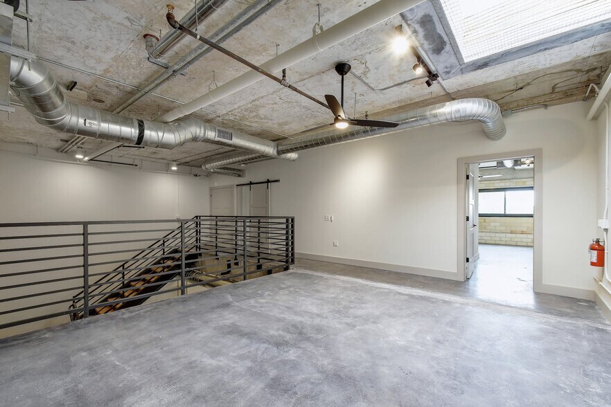 More Photos Of 215 Coca Cola Pl, San Antonio Apartments For Lease