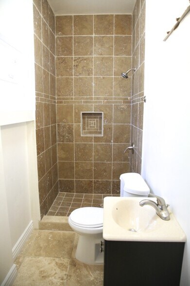 More Photos Of 1327 W 35th St, Los Angeles Apartments For Sale