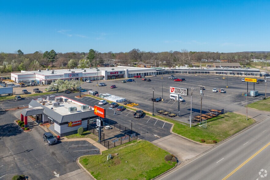 More Photos Of 1900 E Cherokee Ave, Sallisaw Storefront For Sale