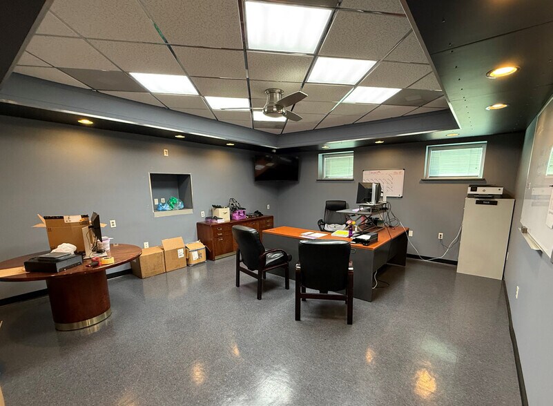 More Photos Of 10110 E 46th Pl, Tulsa Service For Lease