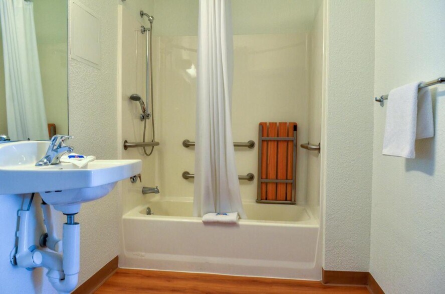 More Photos Of 12733 State Highway 33, Gustine Hotel For Sale