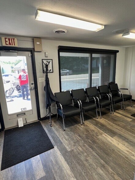 More Photos Of 1714 N Gale Ave, Peoria Storefront Retail Residential For Sale