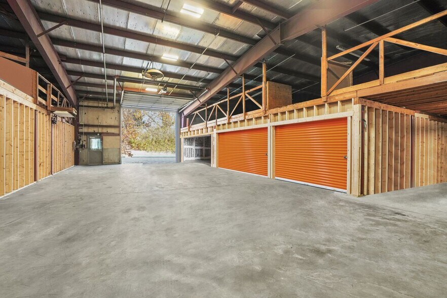 More Photos Of 6 Lark Industrial Pky, Greenville Self Storage For Lease