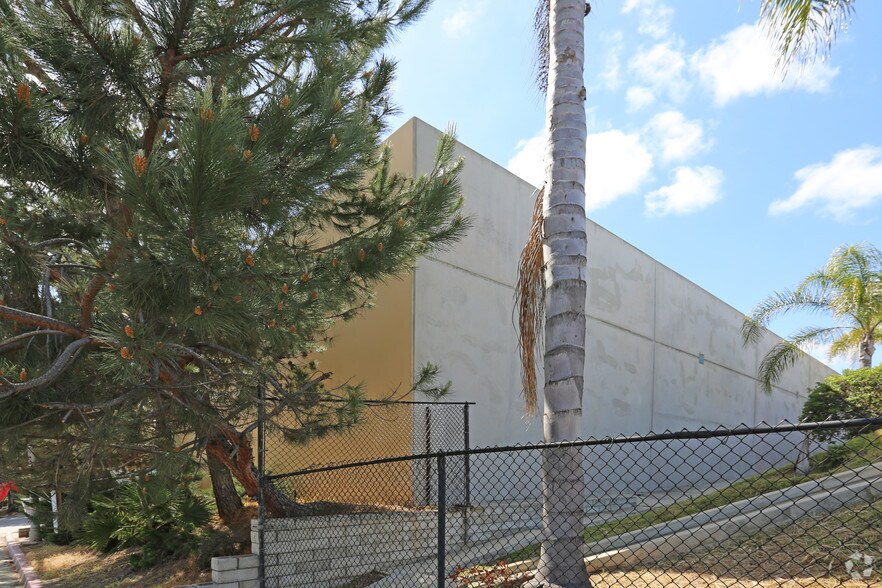 More Photos Of 1991 Don Lee Pl, Escondido Warehouse For Lease