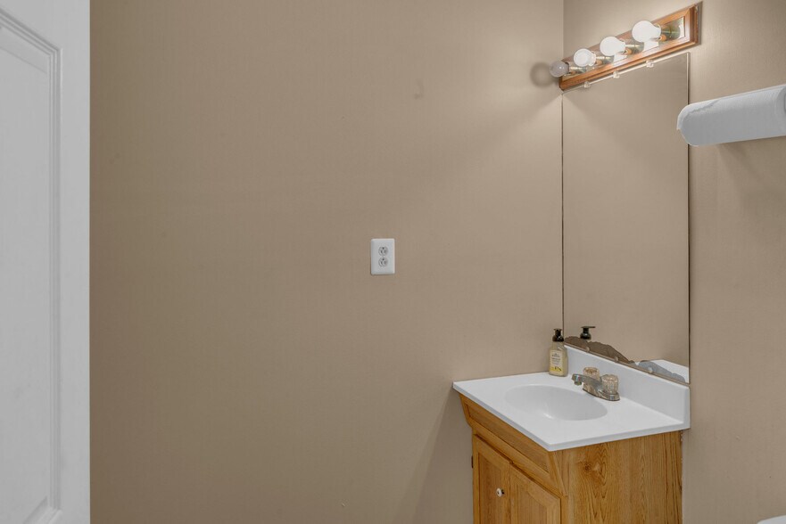 More Photos Of 484 Monmouth Rd, Millstone Township Showroom For Sale