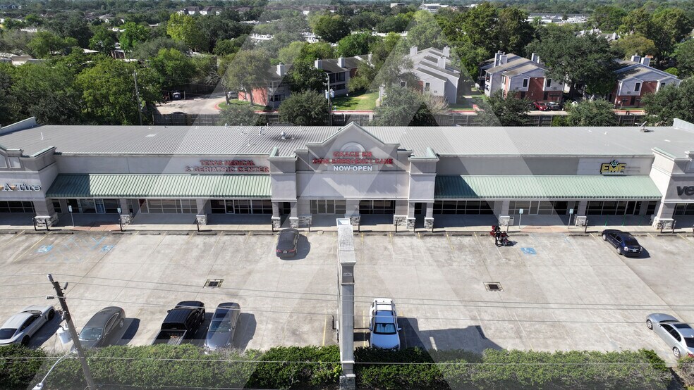 More Photos Of 10900 Gulf Fwy, Houston Unknown For Lease