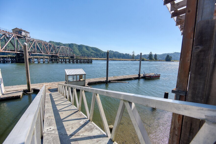 More Photos Of 6750 Or-126 Hwy, Florence Marina For Sale