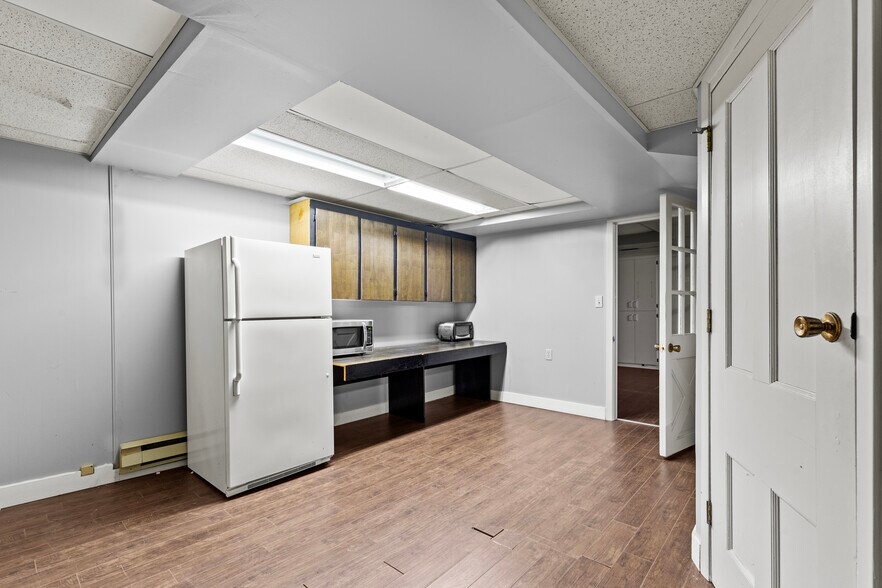 More Photos Of 196 King St, St Catharines Office For Sale