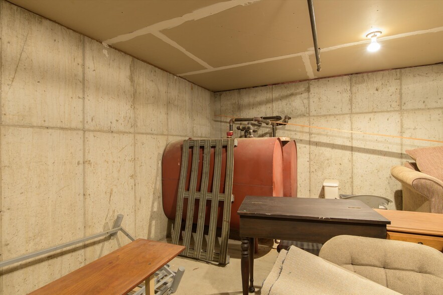 More Photos Of 156 Main St, Ludlow Office For Sale