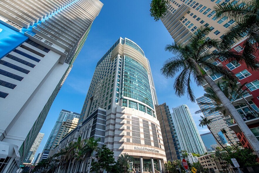 More Photos Of 1111 Brickell Ave, Miami Office For Lease