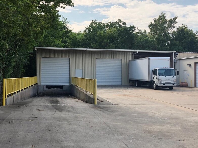 More Photos Of 210 Brand Ln, Stafford Warehouse For Lease