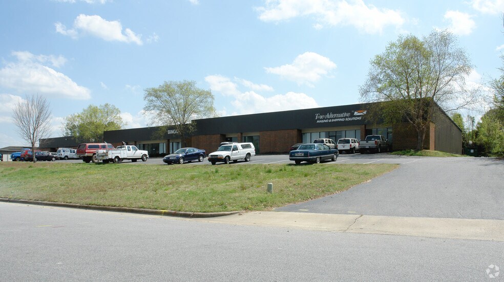 More Photos Of 335 Sherwee Dr, Raleigh Flex For Lease