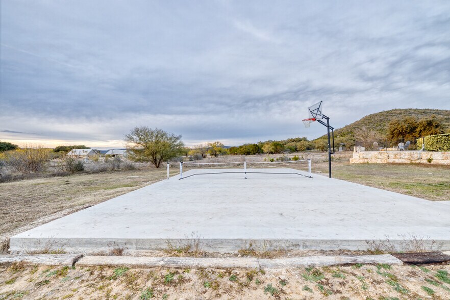 More Photos Of 16 Mountain Laurel Ln, Concan Hospitality For Sale