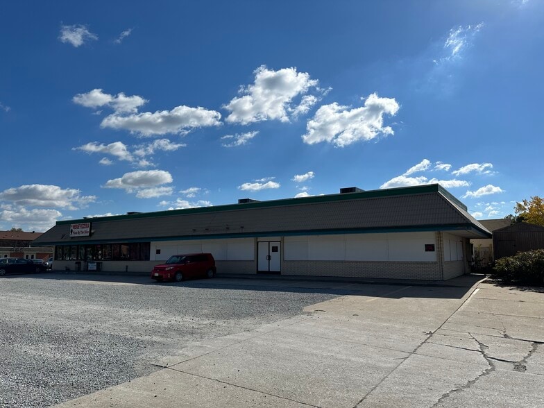 More Photos Of 521 Highway 1 W, Iowa City Storefront For Sale