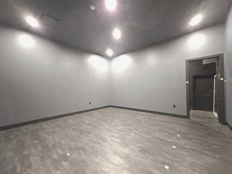 More Photos Of 4731 Garden City Rd, Richmond Storefront For Lease