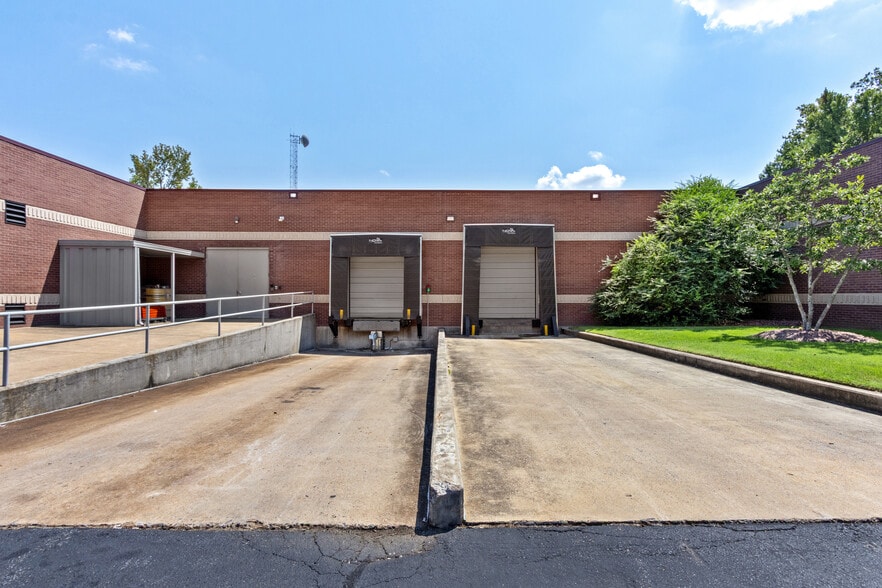 More Photos Of 7101 Goodlett Farms Pky, Cordova Light Distribution For Sale