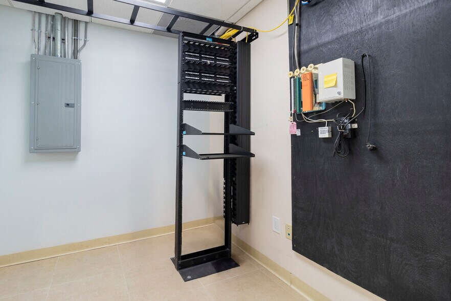 More Photos Of 6141 Sunset Dr, South Miami Medical For Lease