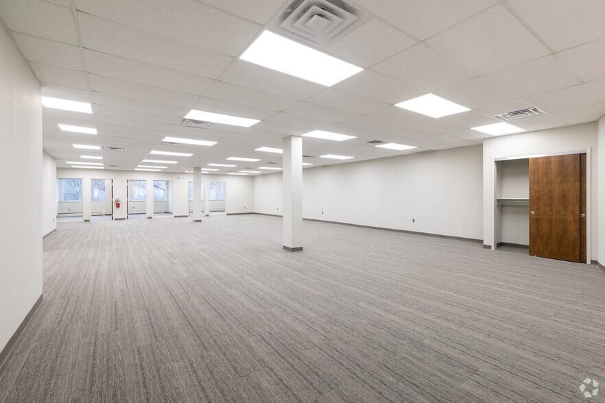 More Photos Of 101 Grovers Mill Rd, Lawrenceville Office For Sale