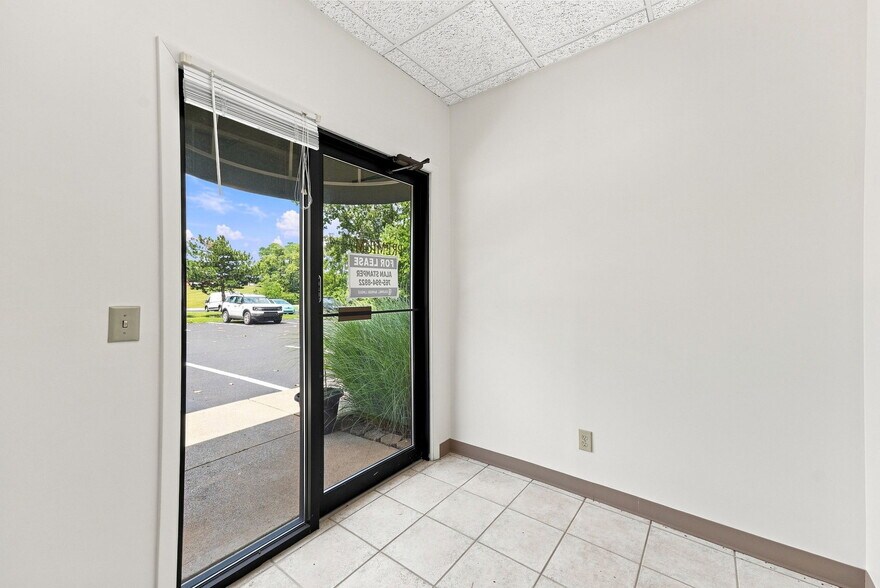 More Photos Of 615-619 Commerce Rd, Richmond Office For Lease