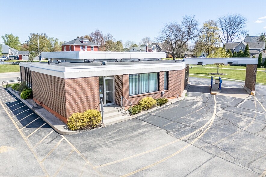 More Photos Of 132 E Main St, Hortonville Bank For Sale