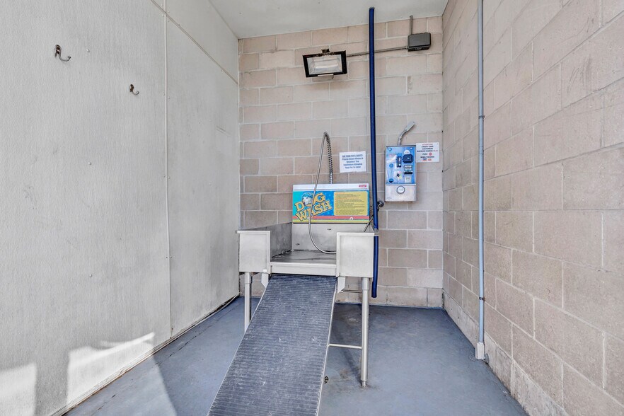 More Photos Of 725 Village Center Dr, Colorado Springs Carwash For Sale