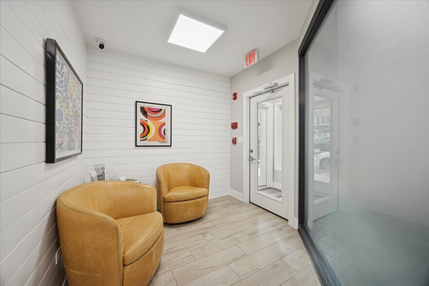 More Photos Of 4910 Main St, Downers Grove Office For Sale