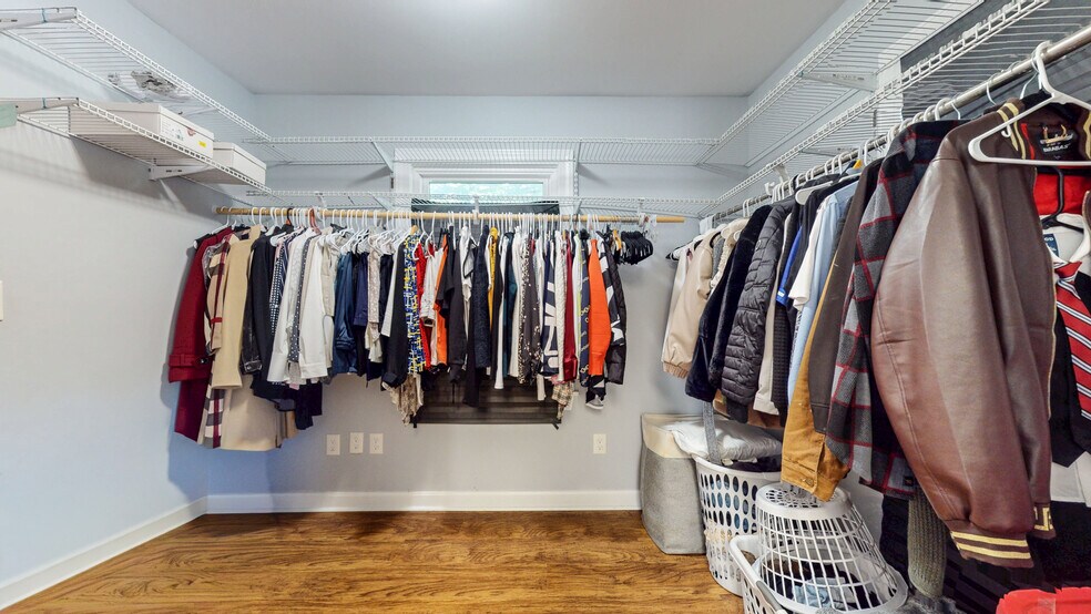 More Photos Of 105 N Madison Ave, Louisville Freestanding For Lease