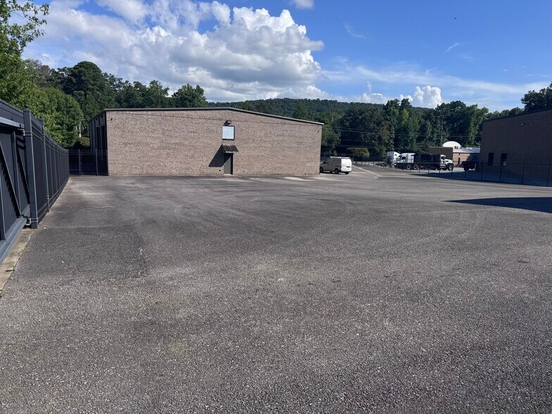 More Photos Of 2355 US Highway 78, Moody Flex For Lease