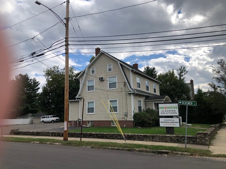 More Photos Of 4942 Main St, Bridgeport Office Residential For Lease