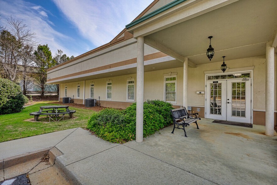 More Photos Of 1229 Royal Dr, Conyers Office For Sale