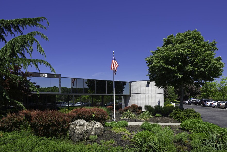 More Photos Of 135-175 Froehlich Farm Blvd, Woodbury Unknown For Lease