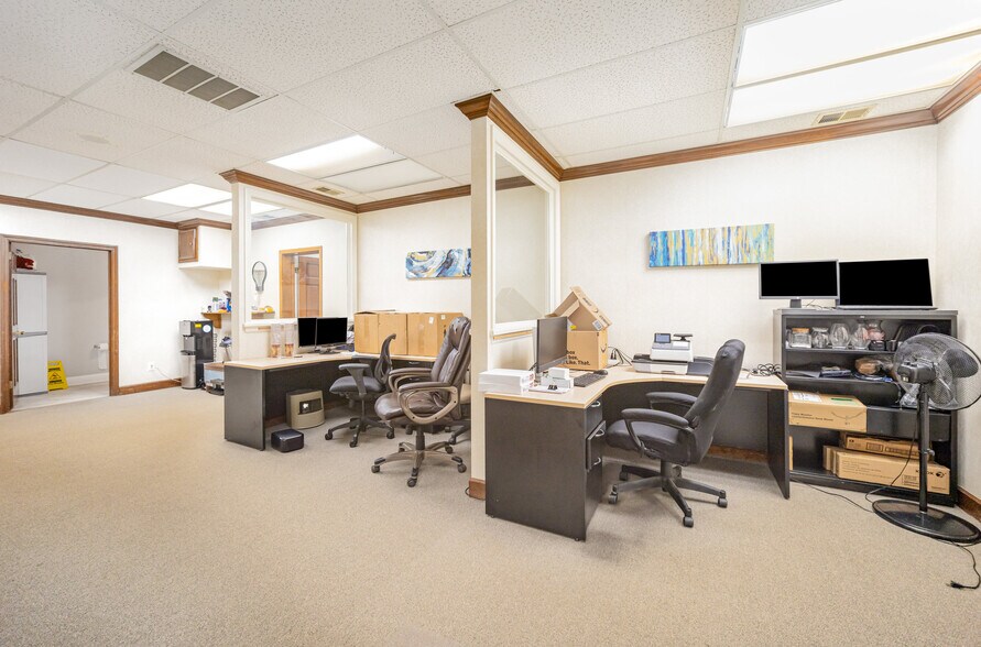 More Photos Of 4523 Park Rd, Charlotte Office For Sale