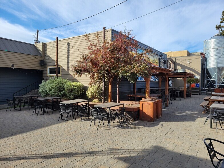 Primary Photo Of 24 NW Greenwood Ave, Bend Restaurant For Lease