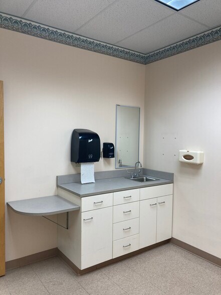 More Photos Of 533 Washington Ave, Bridgeville Medical For Lease