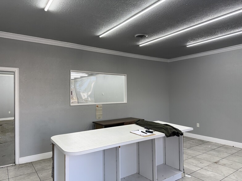 More Photos Of 10478 Northcliffe Blvd, Spring Hill General Retail For Lease