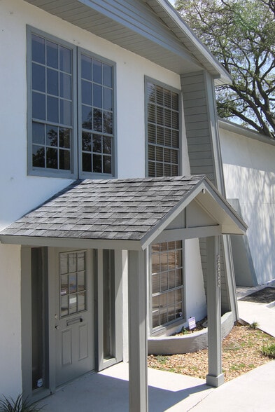 More Photos Of 2231-2233 Nursery Rd, Clearwater Loft Creative Space For Lease