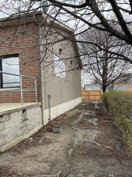 More Photos Of 7444 Kennedy Ave, Hammond Restaurant For Sale