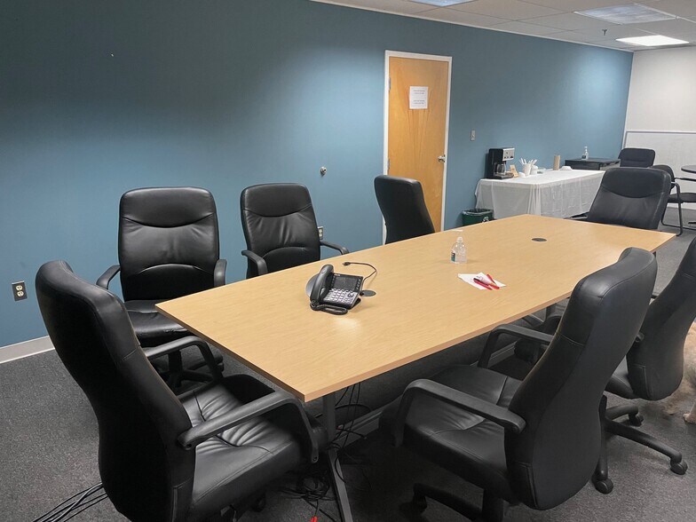 More Photos Of 110 Vista Centre Dr, Forest Office For Lease