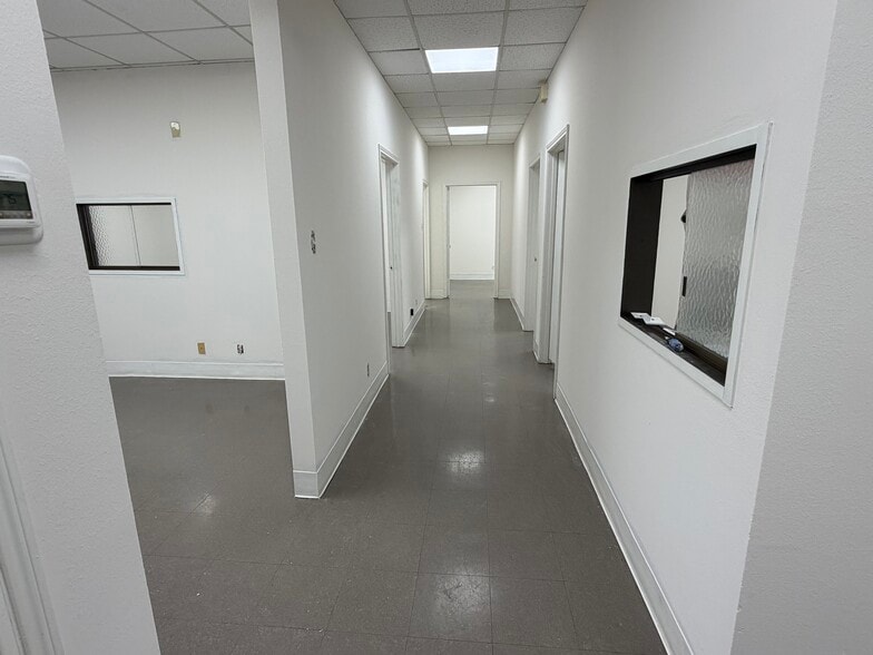 More Photos Of 9572 Kempwood Dr, Houston Light Manufacturing For Sale