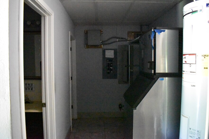 More Photos Of 116 S Arkansas Ave, Bloomburg Convenience Store For Sale